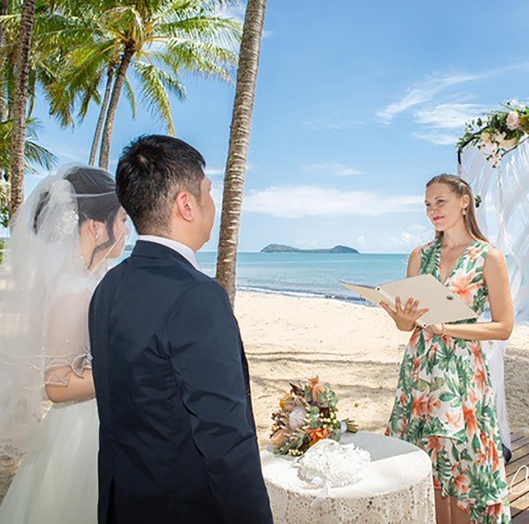 Cairns celebrant performing marriage ceremony